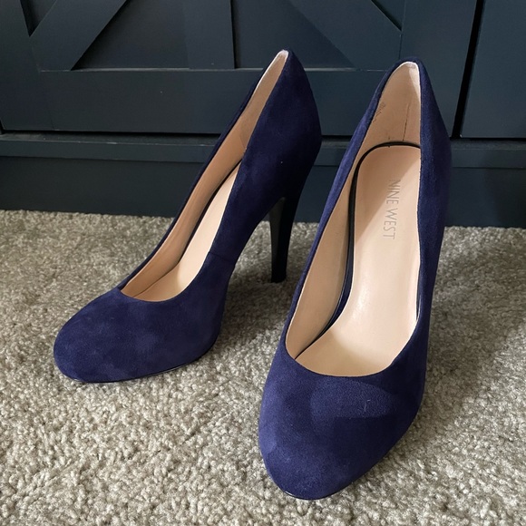 Nine West Swankyo Navy Blue Suede Round Toe Pumps - Picture 7 of 9